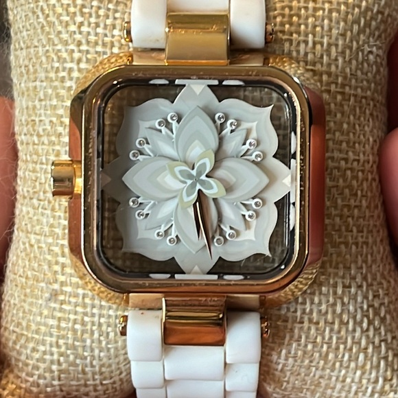 ZERONE Crossover SASU “untitled” white and gold analog watch!!! New Battery - Picture 2 of 10